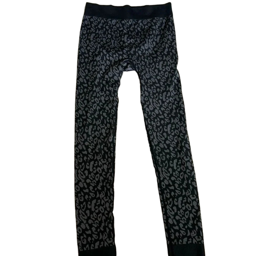 Steve Madden Women’s Leopard Print Leggings Size S Black Gray Seamless Tights